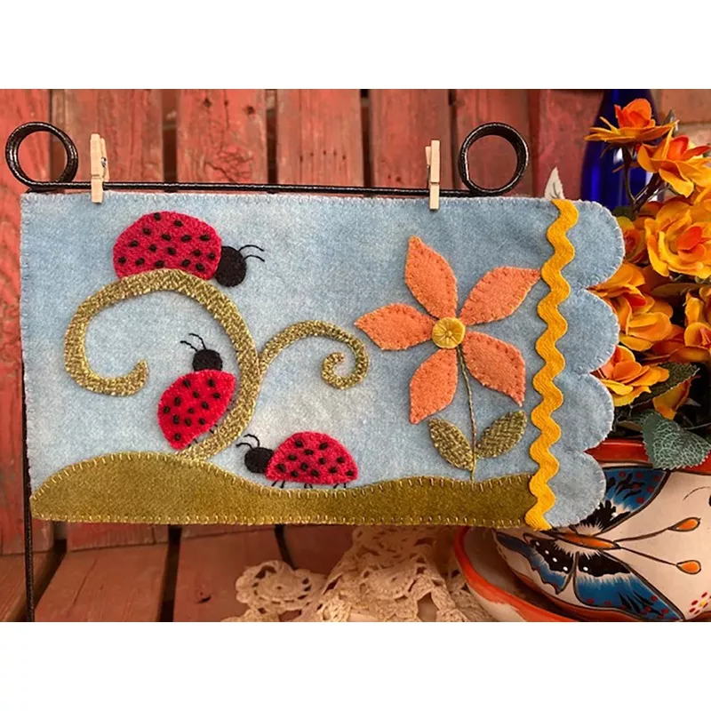 Ladybugs Dressed in Red Mug Rug Kit