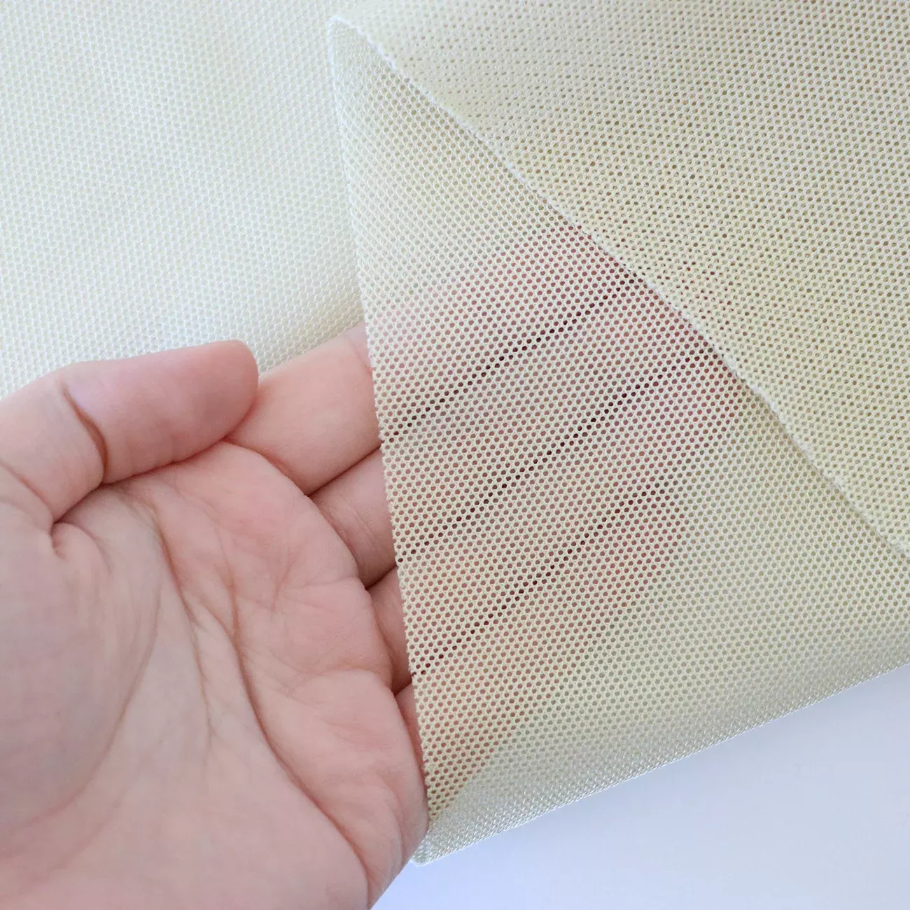 Mini Mesh Beige 1yd