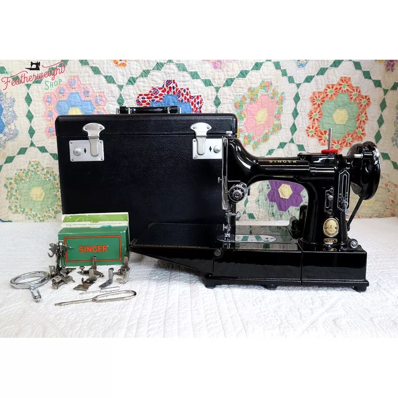 Singer Featherweight 222K Sewing Machine EN135***