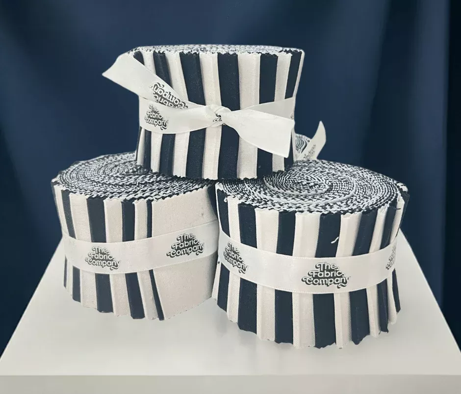 Supreme Solids - 2.5" Roll - Navy & White (20 cuts)